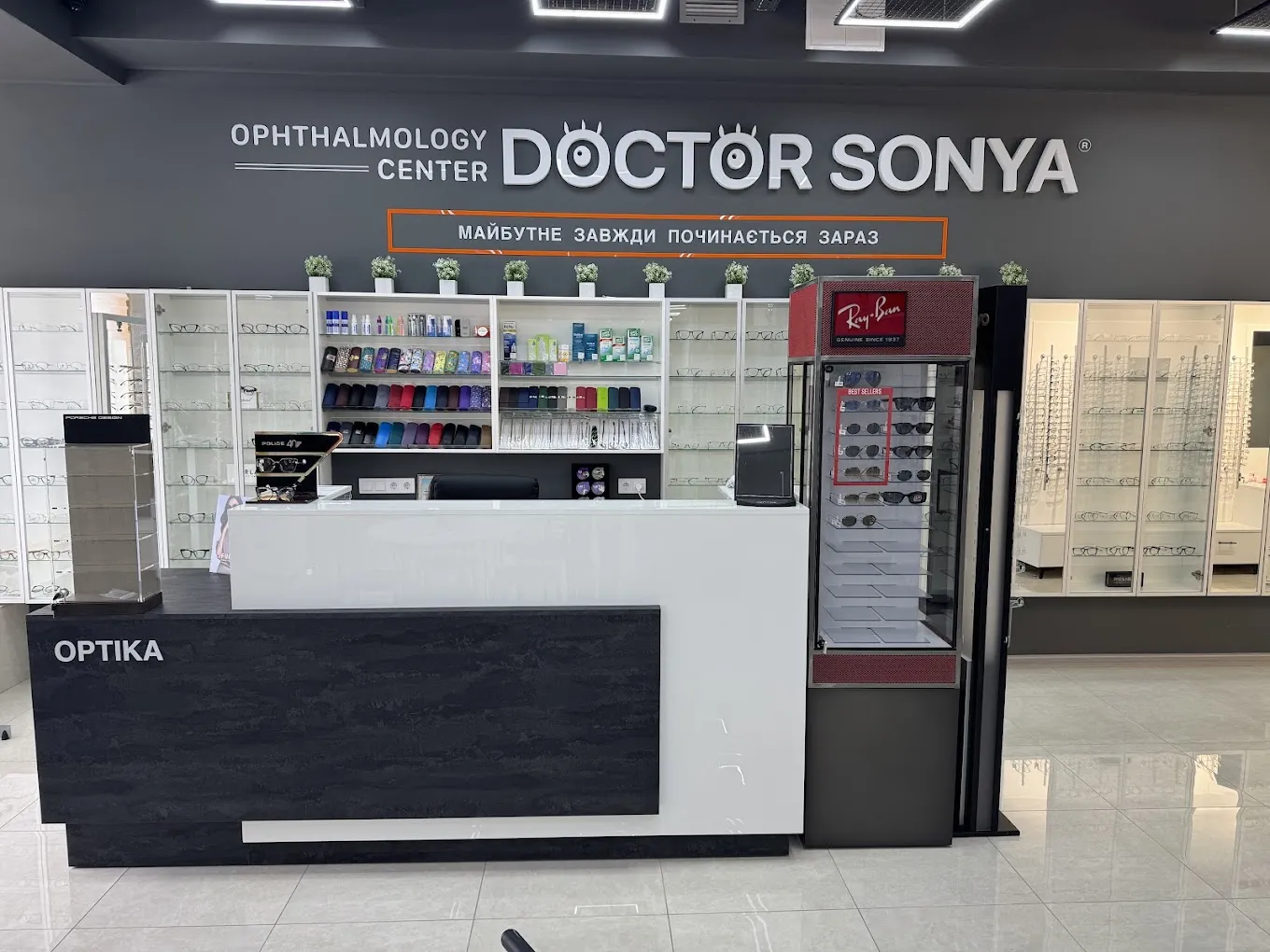 Интерьер салона оптики Doctor Sonya